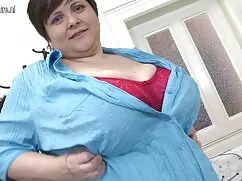Rung được bơm sex my den trong một nô lệ, thủ dâm